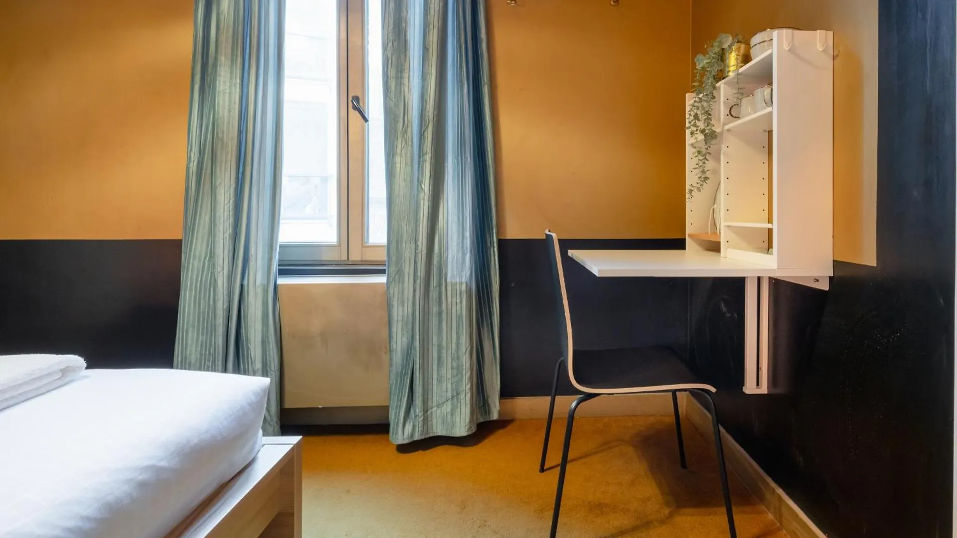 Apartment Charming Nationale Street Residence Antwerp