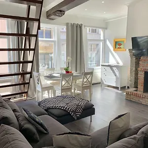 Luxury Cathedral By Rikas Apartment