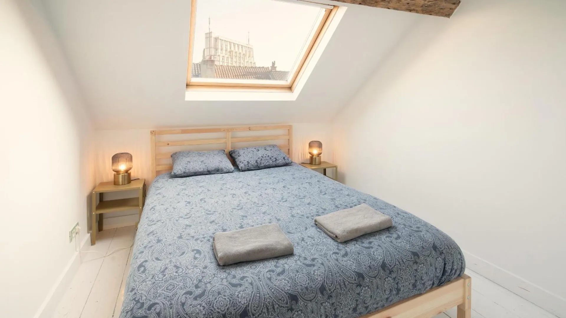 Charming Nationale Street Residence Antverpy Apartmán