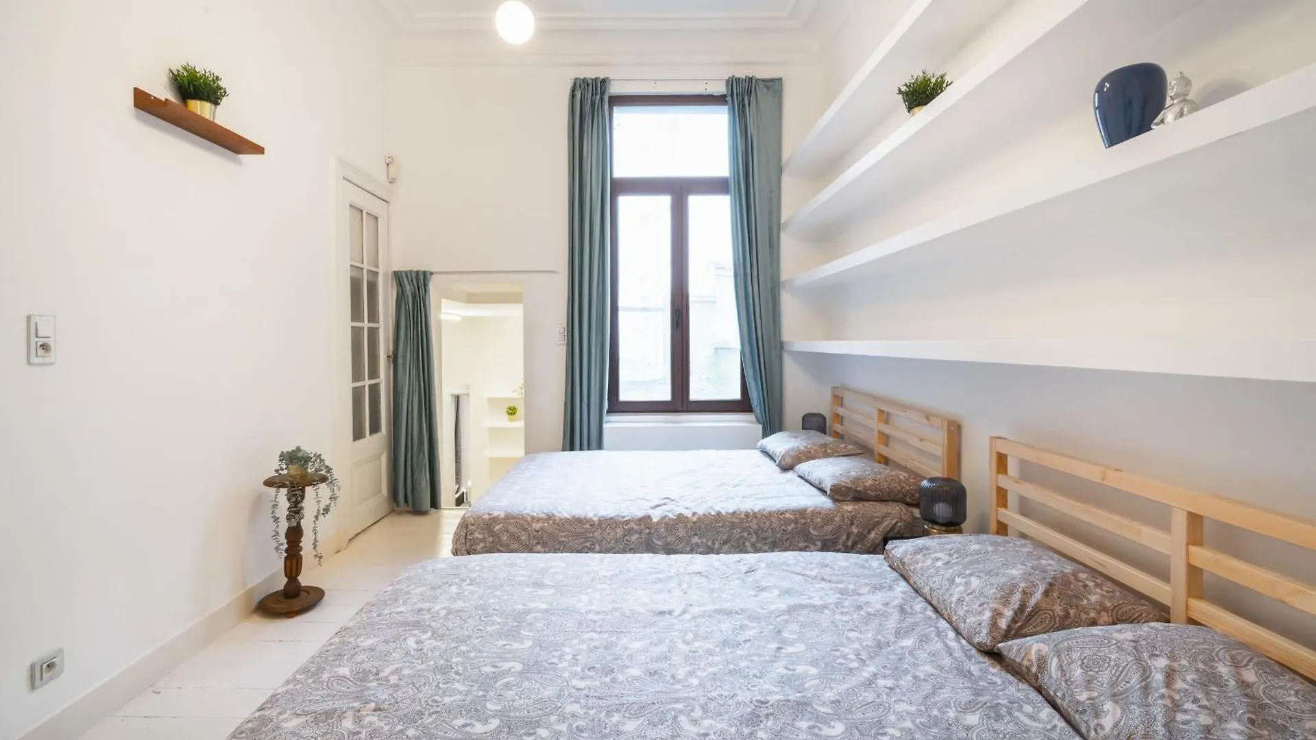 Charming Nationale Street Residence Antverpy Apartmán